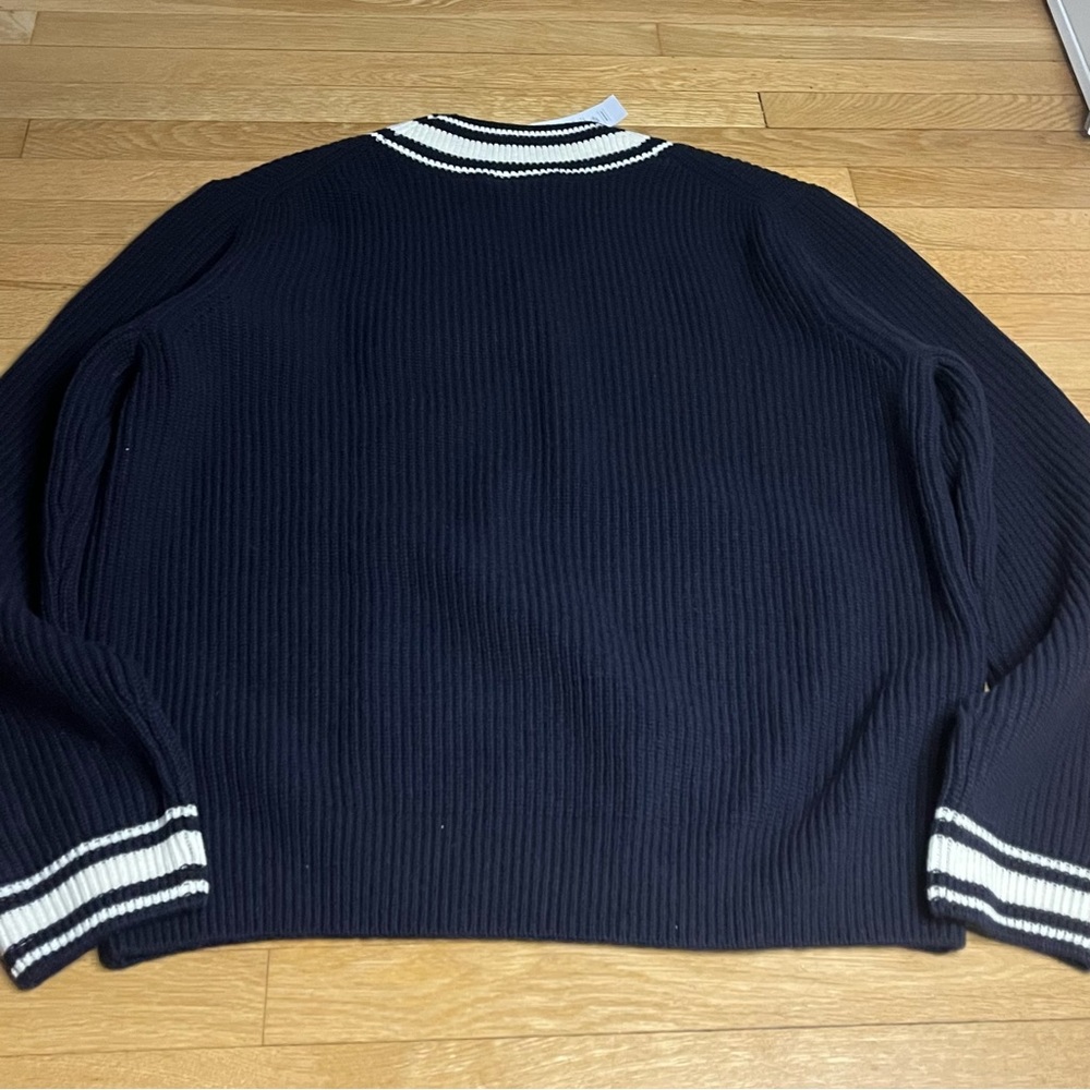 Lacoste NWT 100% Wool Holiday Comic Badge Striped V-Neck Sweater 5 Large - Picture 11 of 13